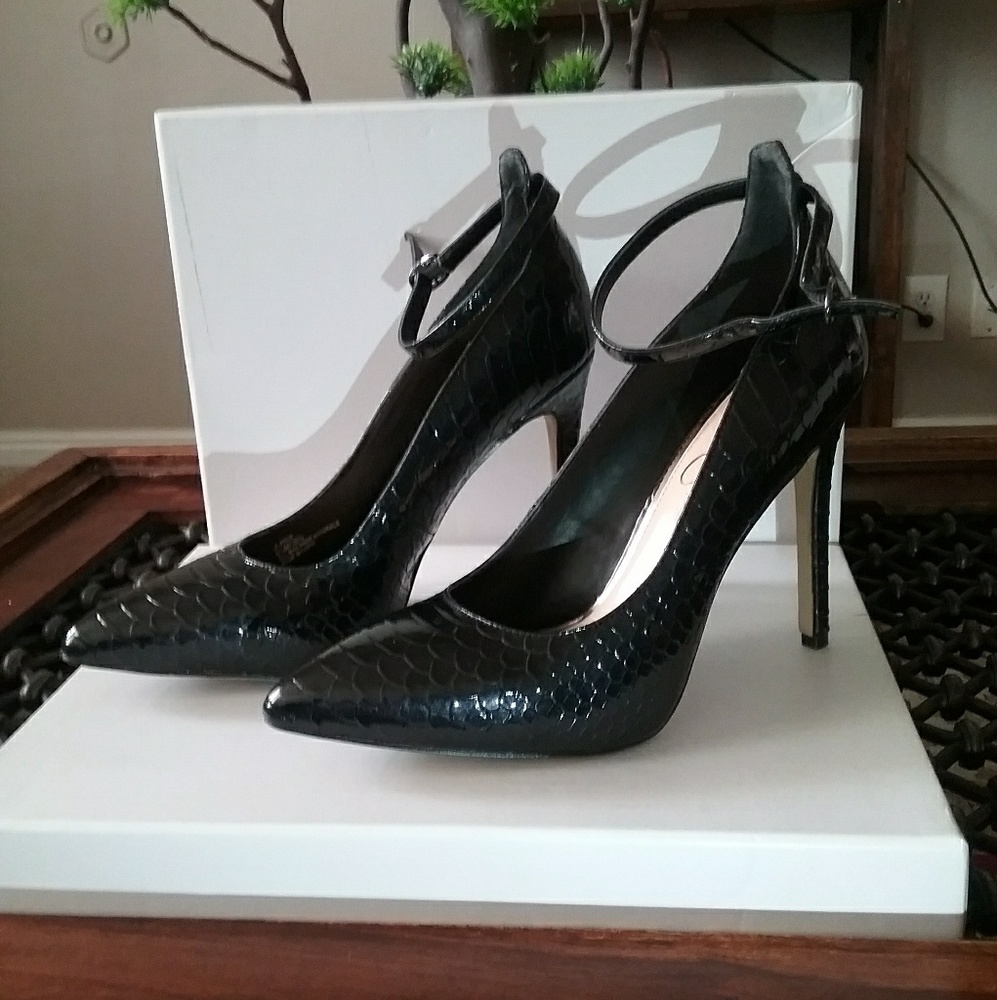 Black Jessica Simpson Shoes.🎀
